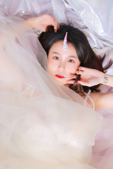 不戴胸罩的女邻居
